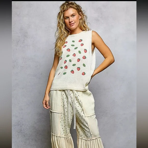 POL Strawberry Print Sleeveless Top - Picture 4 of 5